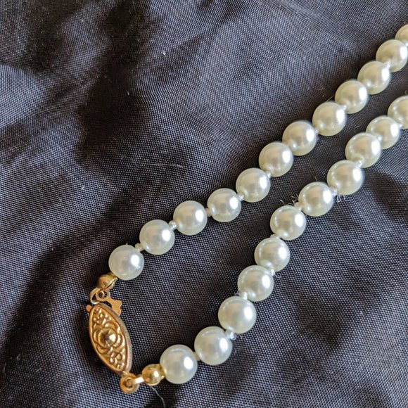 Vintage Hand Knotted White Czech Glass Pearl Bead Necklace Fancy Clasp 24 - Picture 6 of 9